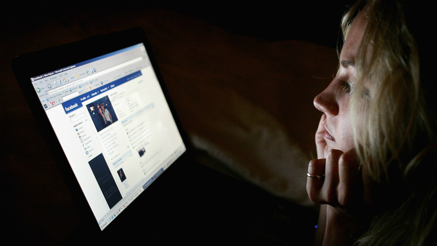 Read more about the article Is Social Media Disturbing Your Sleep?
